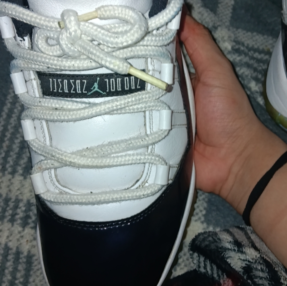 Emerald jordan 11 iridescent